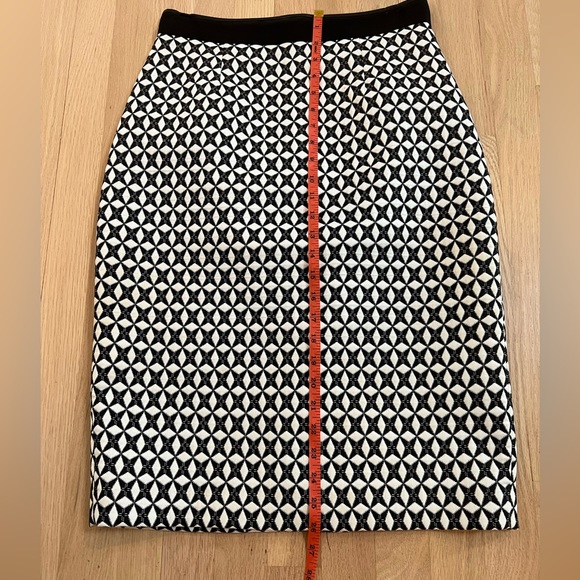 Banana Republic Pencil Skirt Black and White Pattern Size 6 - Picture 5 of 6